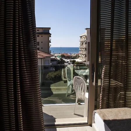 Pineta Mare Lido di Camaiore